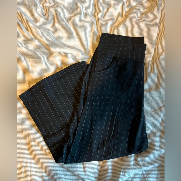 Lululemon Cropped Wide Leg Capri - Picture 1 of 2